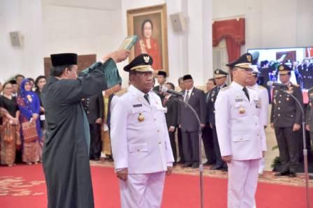 Presiden Joko Widodo Lantik Wan Thamrin Gubernur Definitif Riau